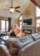 Imej utama Pocono Mountains Retreat w/ Pool Table & Hot Tub!