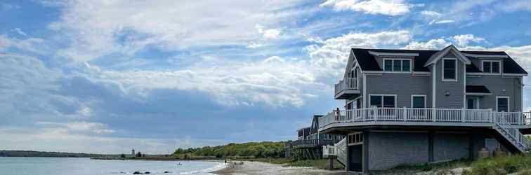 Others Sunny Beach House Getaway - Steps From Water!