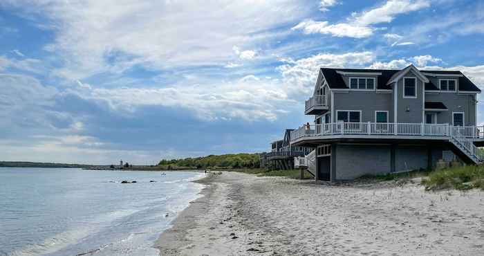 Others Sunny Beach House Getaway - Steps From Water!