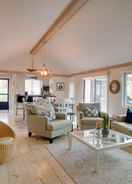 Imej utama Charming Cape Cod Summer Home, 2 Mi to Beach!