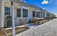 Lainnya 7 Cape Cod Retreat w/ Gas Grill: Steps to Beach