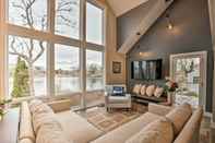 Others Luxe Waterfront Getaway - 1 Mile to Ferry & Beach!