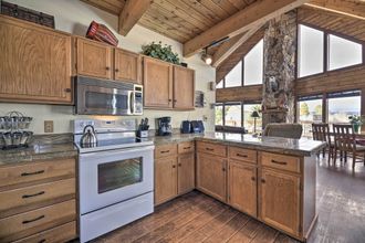 기타 4 Rustic Village Lake Cabin Escape w/ Deck & Grill!