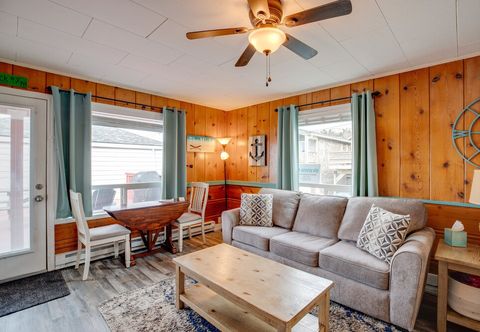 Others Oceanview Rockaway Beach Condo w/ Deck & Gas Grill