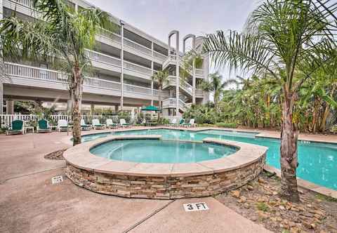 Others Galveston Condo w/ Oceanfront Views & 2 Pools