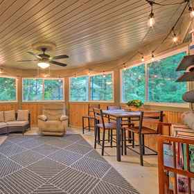 Interior1貝克山坡旁的寧靜森林度假屋,霍特科姆县飯店