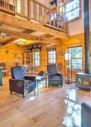 Imej utama Secluded Black Hawk Log Cabin w/ Fire Pit!