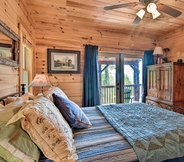 Others 6 Cabin w/ BBQ + Games - Walk to Blue Ridge Parkway!