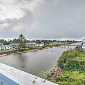 Interior1海岸海濱的寵物友善度假出租屋,448 Olympic View Ave NE飯店