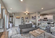 기타 4 Chic Bend Home w/ Deck < 3 Mi to Downtown!