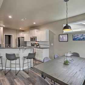 Interior 1 Chic Bend Home w/ Deck < 3 Mi to Downtown!, Hotel Les Schwab Amphitheater