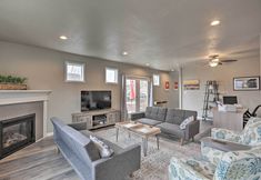 기타 3 Chic Bend Home w/ Deck < 3 Mi to Downtown!