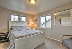 기타 7 Chic Bend Home w/ Deck < 3 Mi to Downtown!