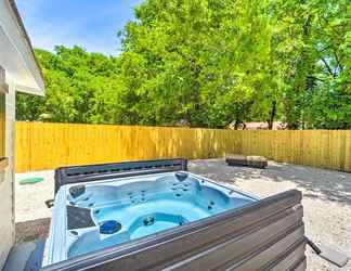 Others 2 Sleek New Braunfels Haven: Hot Tub, Fire Pit!