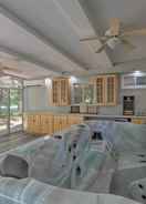 Imej utama Coastal Edgewater Home w/ Private Hot Tub!