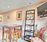 Others 7 Condo w/ Lake View ~ 1 Block to Waterfront Fun