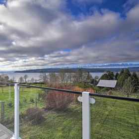 Primary image1Breathtaking Port Ludlow Home w/ Deck & Yard,基萨普纪念州立公园飯店