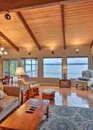 Imej utama Quiet Beachfront Family Home w/ Mt. Rainier Views!