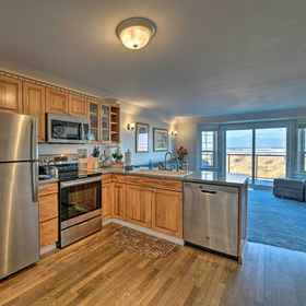 Interior1海岸鷹景公寓,附 3 個陽台,448 Olympic View Ave NE飯店