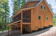 Others 2 Modern Leavenworth Cabin w/ Hot Tub, Games & More!