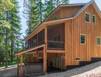 Others 2 Modern Leavenworth Cabin w/ Hot Tub, Games & More!