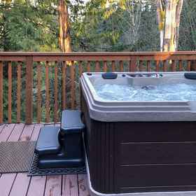 Interior 1 Cabin w/ Hot Tub, 25 Mi to Olympic Nat'l Park, Hotel Washington