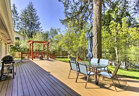 기타 Quiet Lakefront Olympia Home w/ Dock on Half Acre