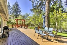 기타 Quiet Lakefront Olympia Home w/ Dock on Half Acre