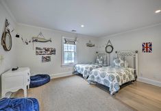 Others 3 Shelter Island Retreat w/ Outdoor Pool!