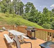 อื่นๆ 6 Expansive Cabin With Sunroom Near Lake Hiwassee!