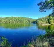 อื่นๆ 5 Expansive Cabin With Sunroom Near Lake Hiwassee!