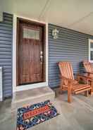 Imej utama Charming Geneva Getaway w/ Easy Strip Access!