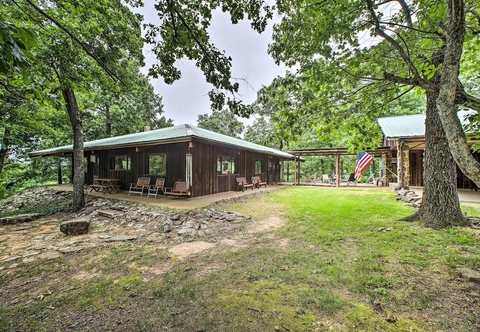 อื่นๆ 'pine Lodge Cabin' on 450 Acres in Ozark Mountains