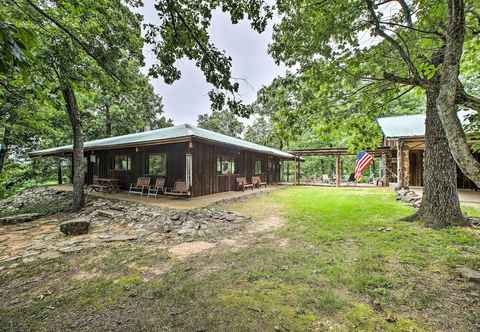 Others 'pine Lodge Cabin' on 450 Acres in Ozark Mountains