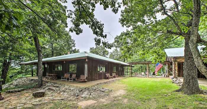 Lainnya 'pine Lodge Cabin' on 450 Acres in Ozark Mountains
