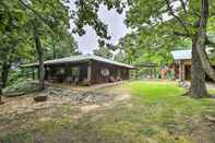 Others 'pine Lodge Cabin' on 450 Acres in Ozark Mountains