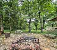 Others 2 'pine Lodge Cabin' on 450 Acres in Ozark Mountains