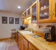 Others 4 Dumont Cabin w/ Hot Tub - 22 Mi to Ski Slopes!