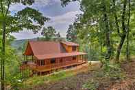 Lainnya Breathtaking Murphy Cabin w/ Deck & Mountain Views