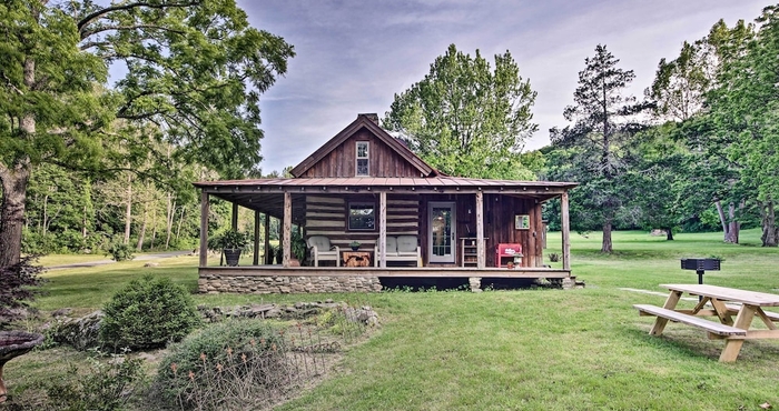 Khác Restored Buchanan Log Cabin - Built in the 1700s!