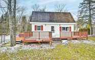 Others 5 Lakefront Deruyter Cottage w/ Dock & Hot Tub!