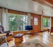 Lain-lain 6 Cozy Echo Lake Cabin Near Snowmobiling Trail!