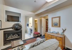 Others 6 House w/ Hot Tub & Deck - Walk to Seaside Beach!