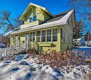 Others 5 Restored 1930's Bungalow w/ Fire Pit, In Town!