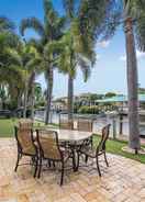 Imej utama Sunny Waterfront Home by West Palm w/ Hot Tub!