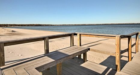 其他 2 Walk to Beach: Long Island Wine Country Home!