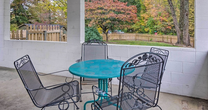 Others Cute & Cozy Hendersonville Getaway w/ Yard!