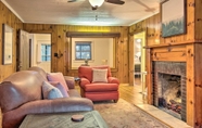 Others 4 Cute & Cozy Hendersonville Getaway w/ Yard!