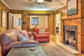 Lain-lain 4 Cute & Cozy Hendersonville Getaway w/ Yard!