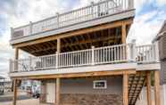 Lainnya 5 Recently Renovated LBI Apt w/ Deck on Beach Block!